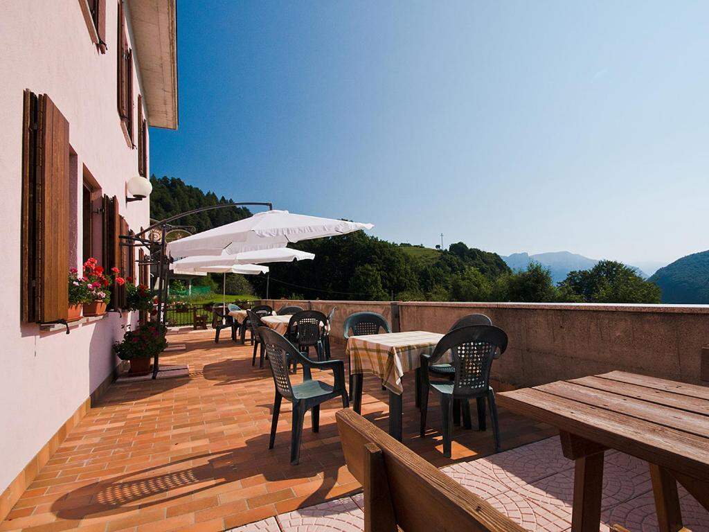 Sun terrace with mountain views at Albergo Alpino da Tullio